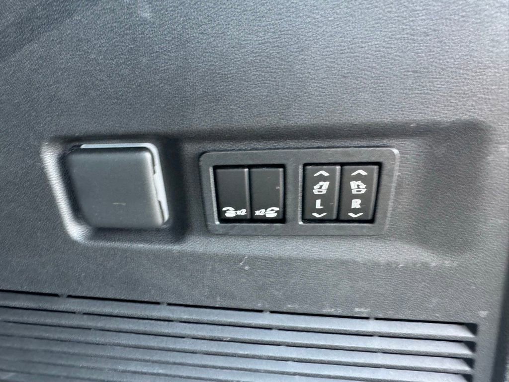 Used 2022 GMC Yukon XL Denali image 5