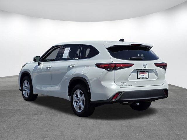 Used 2022 Toyota Highlander L FWD image 6