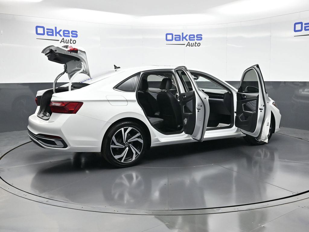 Used 2025 Volkswagen Jetta SEL image 50