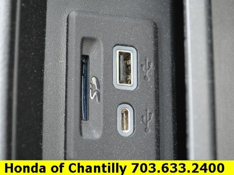 Used 2021 Chevrolet Suburban Z71 image 18