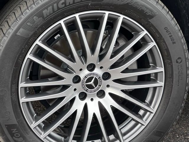 Used 2024 Mercedes-Benz GLC 300 4MATIC image 12