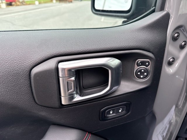Used 2023 Jeep Gladiator Rubicon w/ Cold Weather Group AWD/4WD image 19