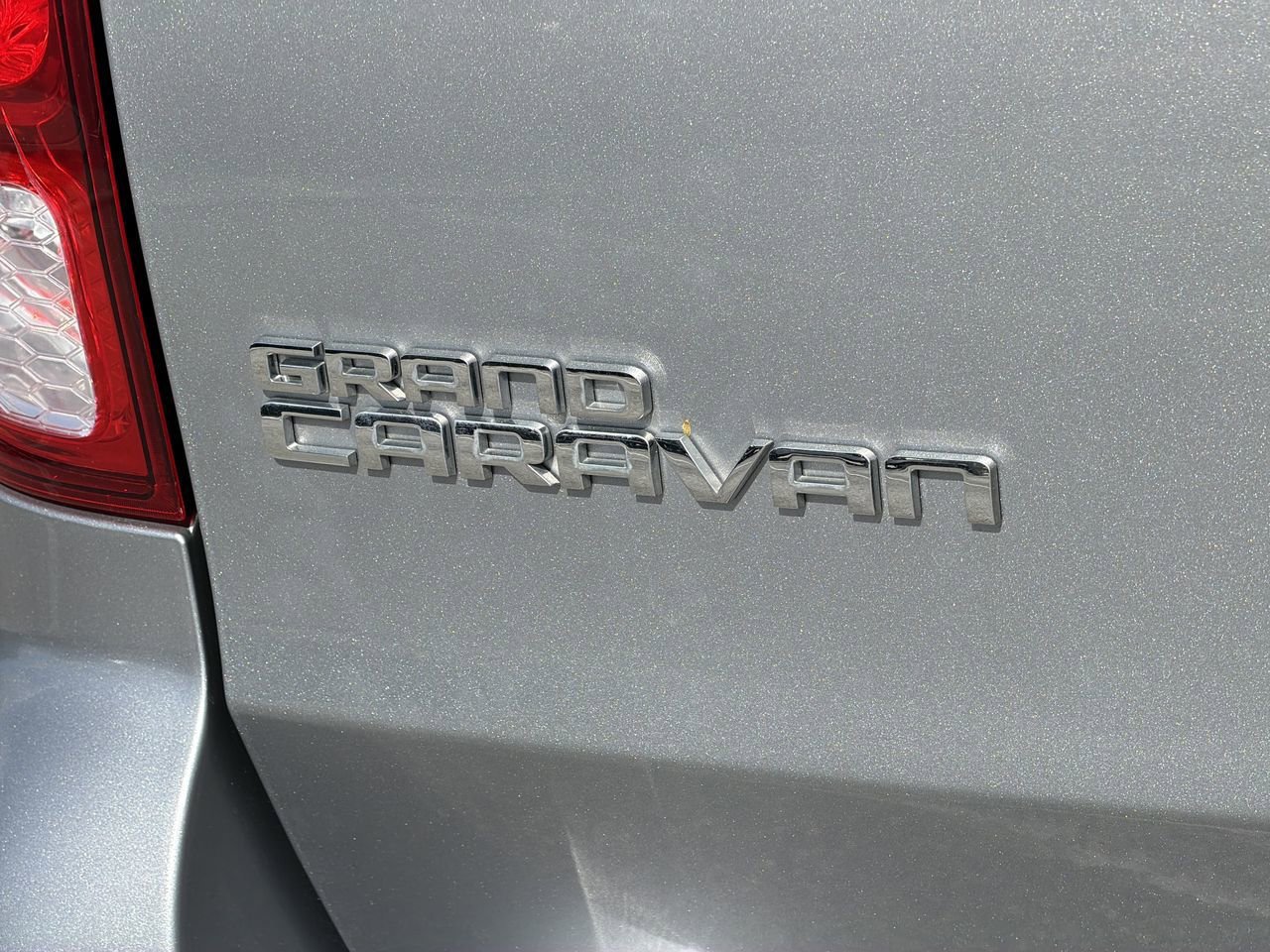 Used 2016 Dodge Grand Caravan SE FWD image 9
