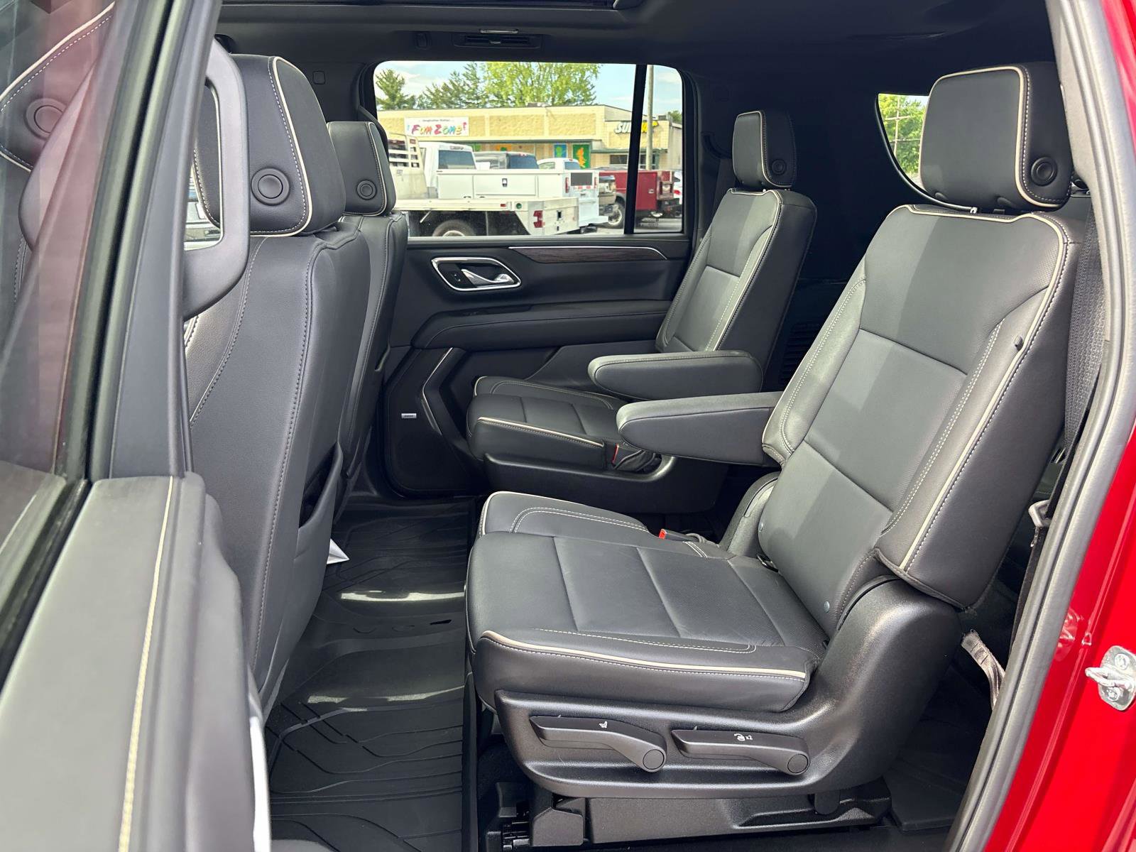 Used 2024 Chevrolet Suburban Premier image 12