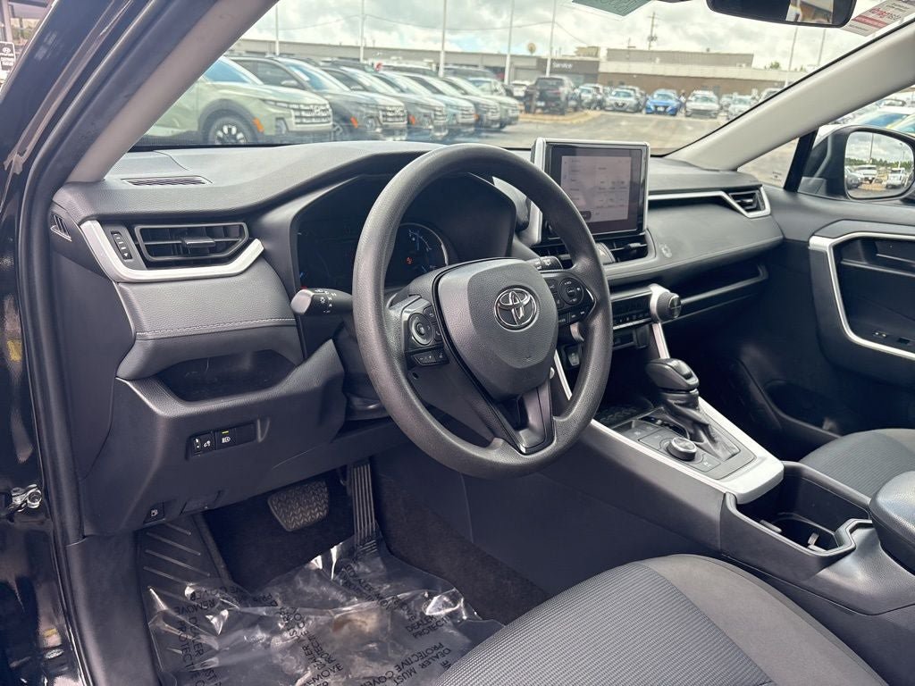 Used 2024 Toyota RAV4 LE AWD/4WD image 15