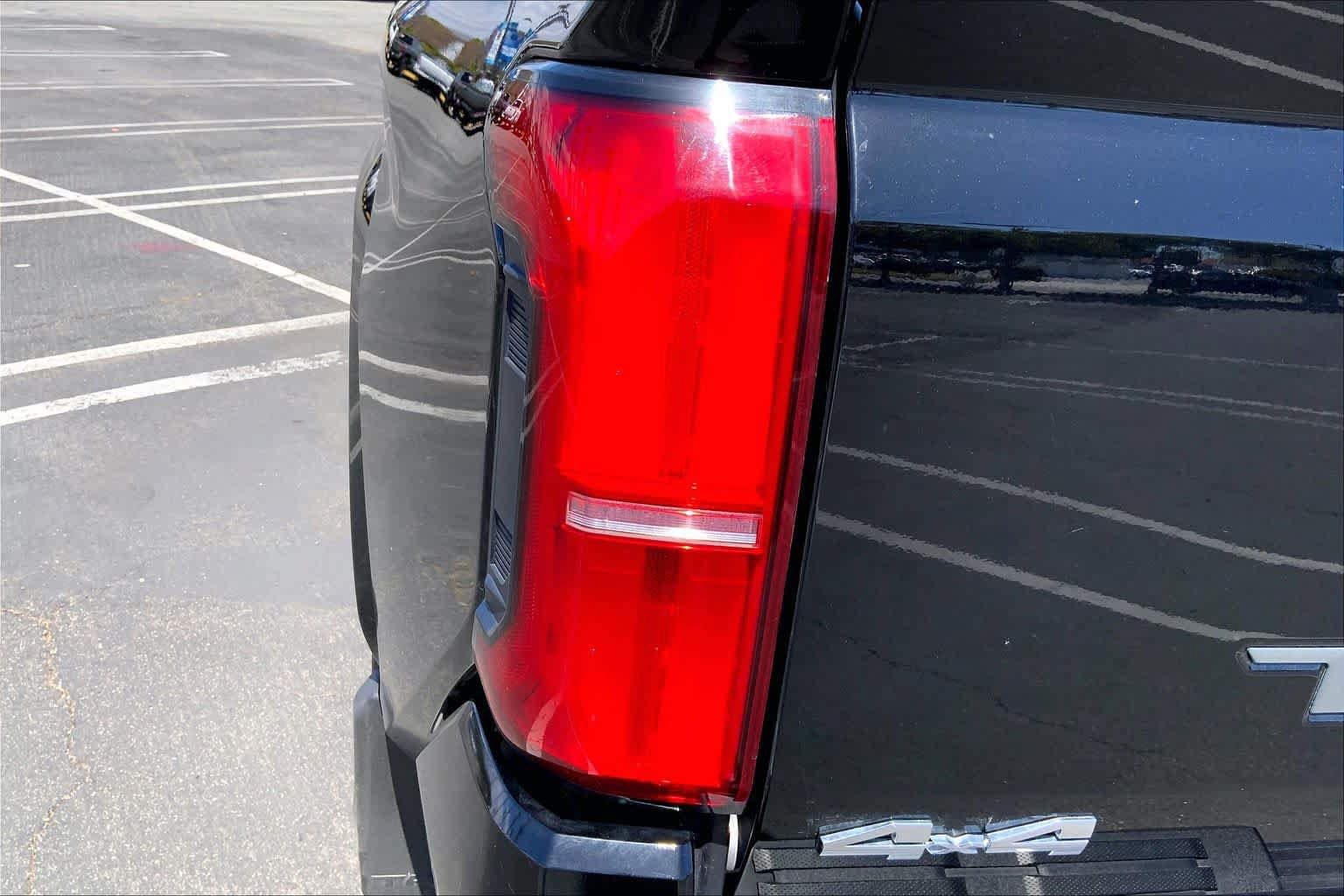 Used 2025 Toyota Tacoma SR5 AWD/4WD image 27