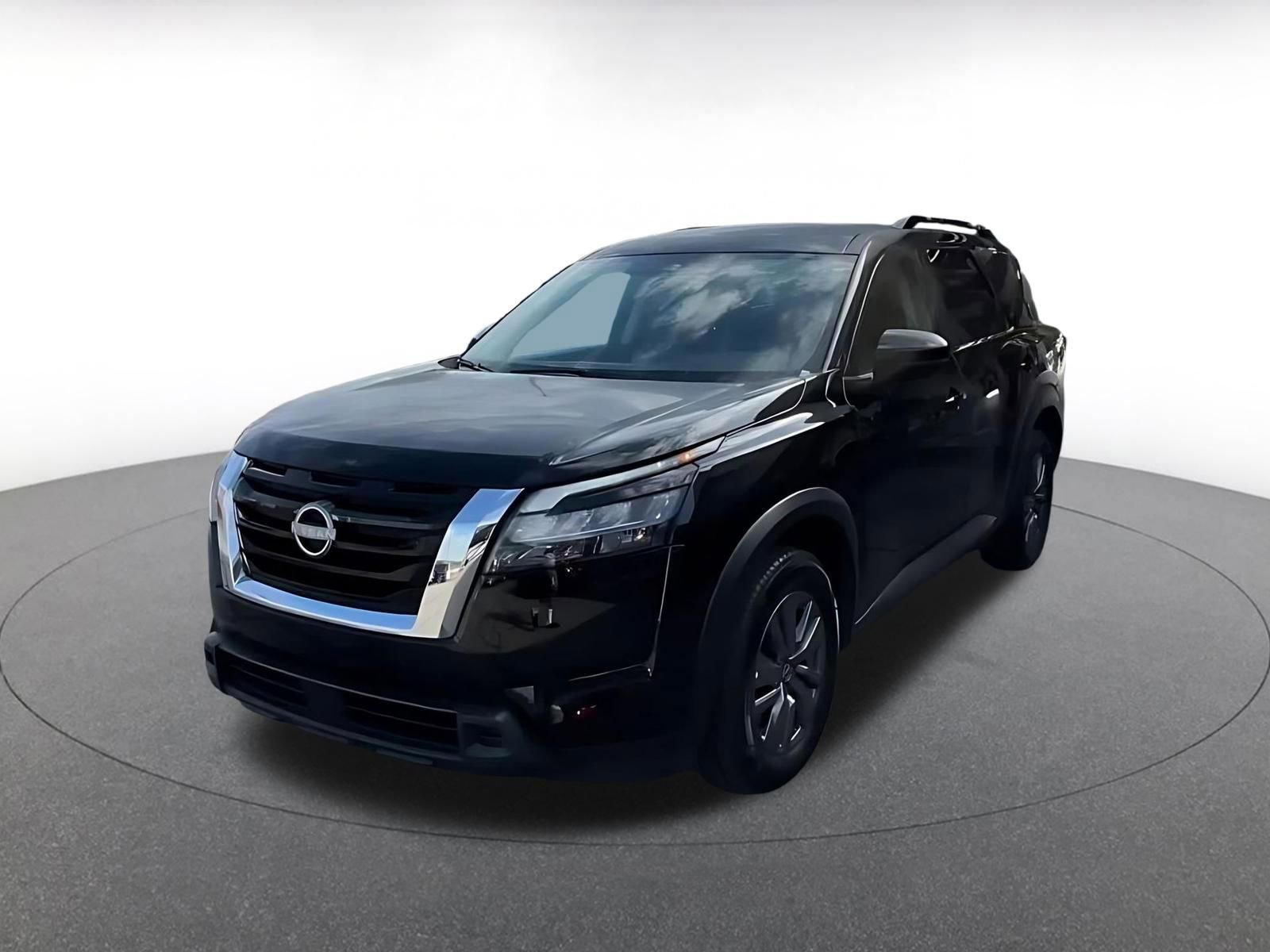 Used 2025 Nissan Pathfinder SV image 7