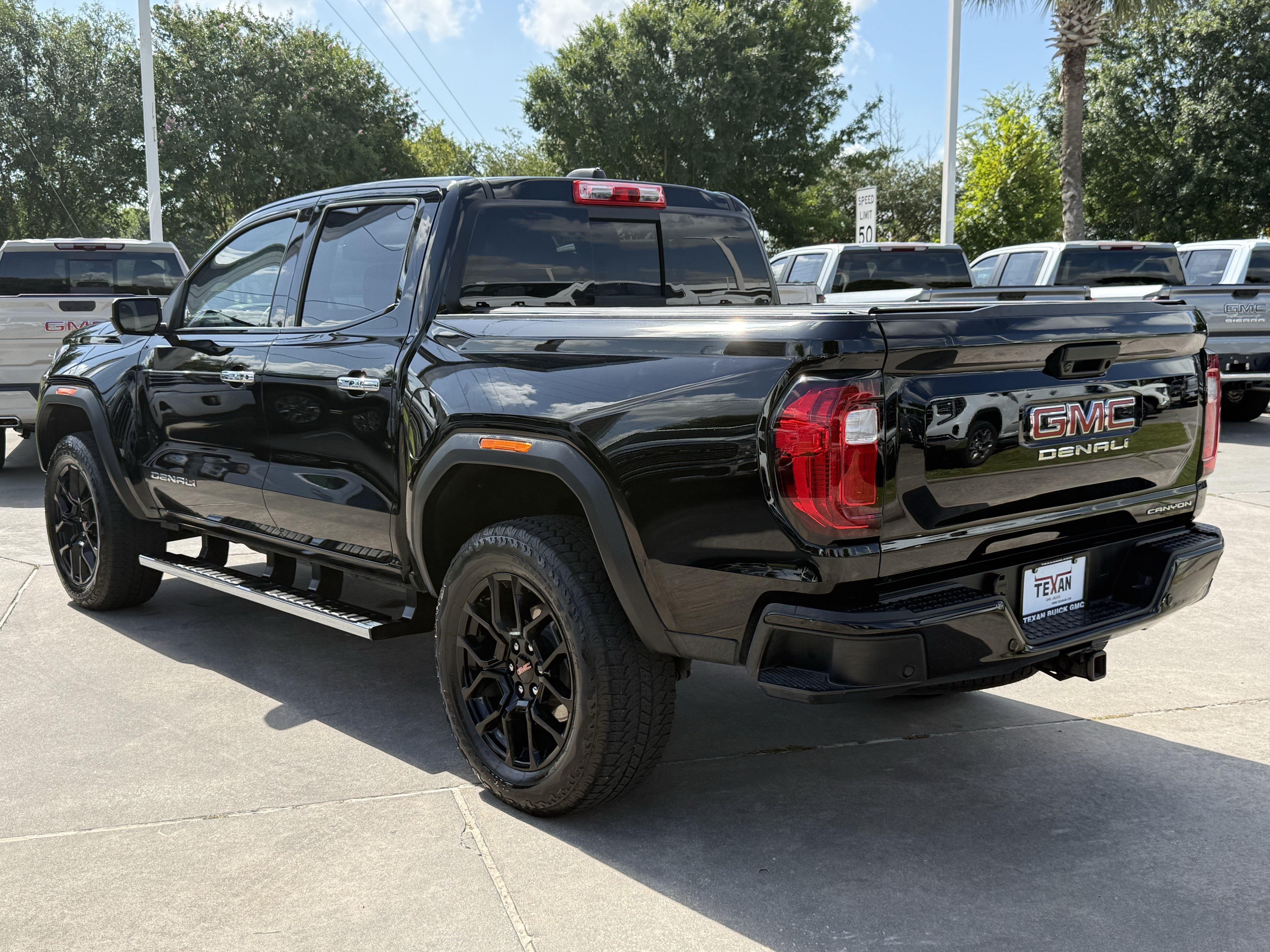 Used 2023 GMC Canyon Denali w/ Denali Black Edition AWD/4WD image 7
