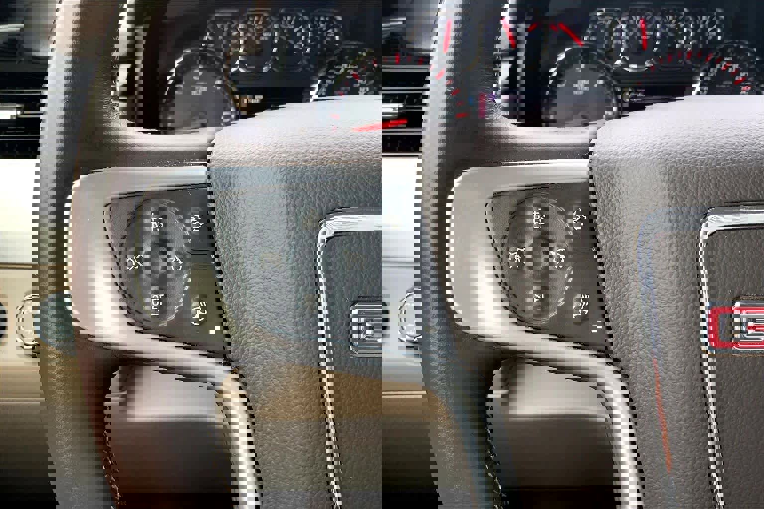 Used 2015 GMC Yukon XL SLT w/ Open Road Package AWD/4WD image 24