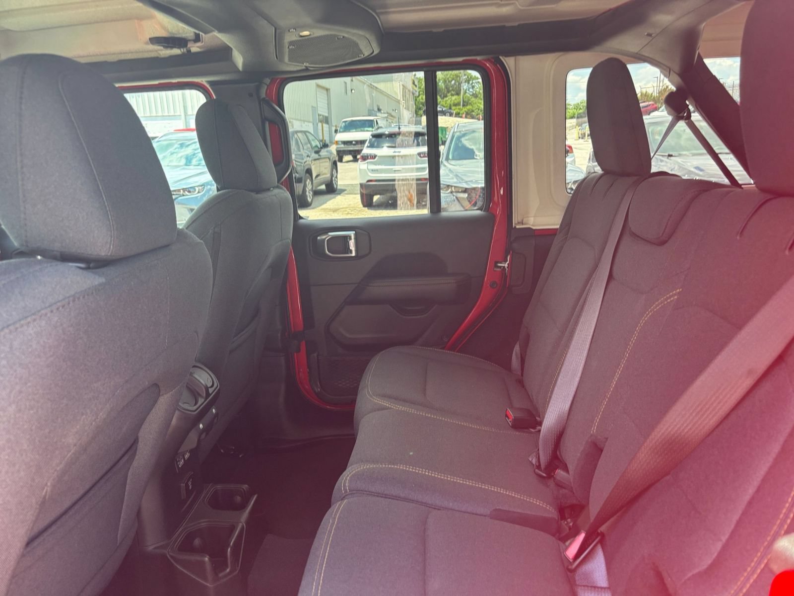Used 2025 Jeep Wrangler Unlimited Sahara AWD/4WD image 21