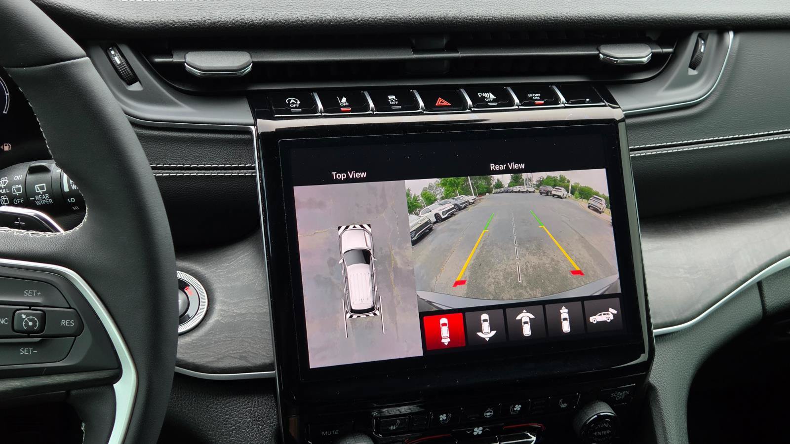 Used 2025 Jeep Grand Cherokee Limited w/ Luxury Tech Group II RWD image 34