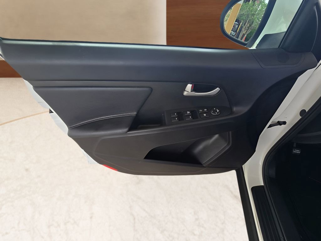 Used 2013 Kia Sportage LX FWD image 28