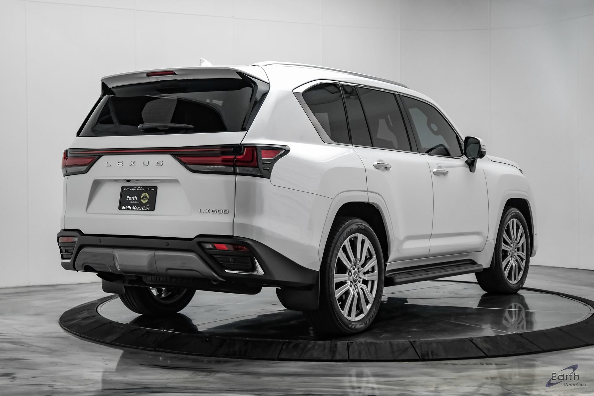 Used 2023 Lexus LX 600 4WD w/ Accessory Package (Z1) image 17