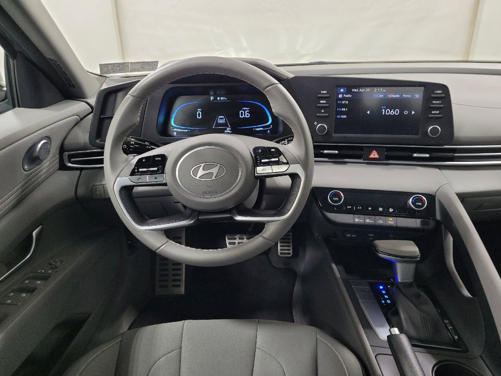 Used 2025 Hyundai Elantra Sport FWD image 22