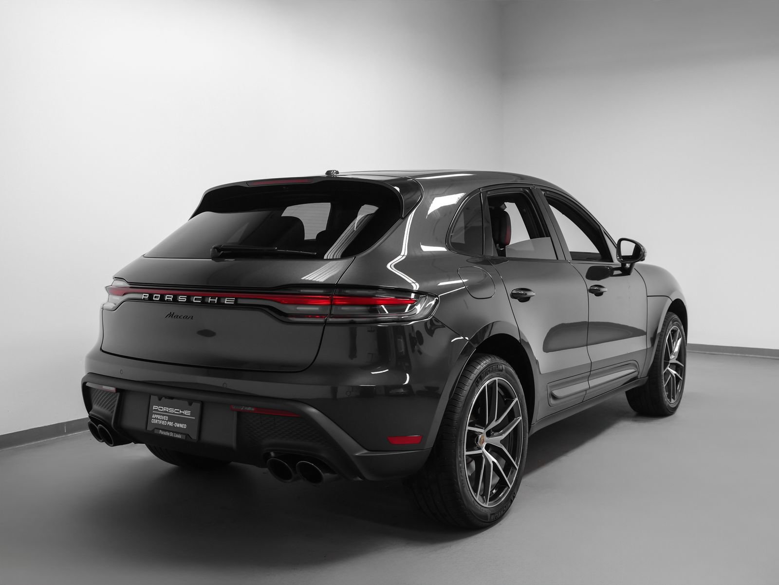 Certified 2026 Porsche Macan AWD/4WD image 12