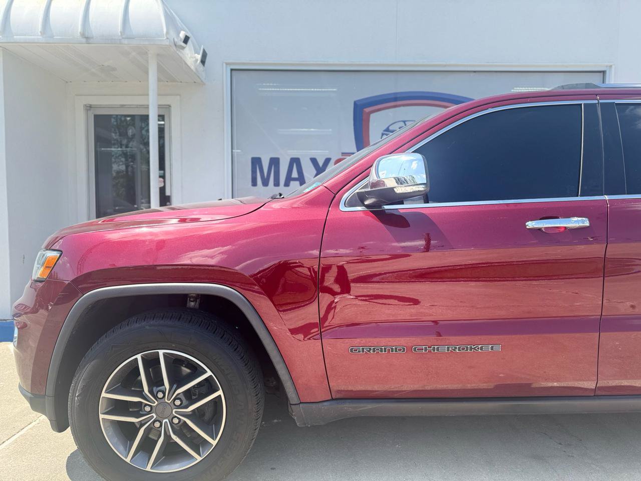 Used 2020 Jeep Grand Cherokee Limited AWD/4WD image 21