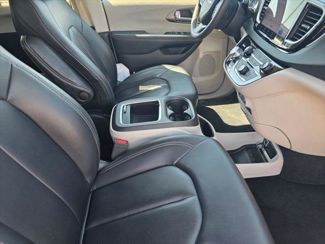 Certified 2024 Chrysler Pacifica Touring-L FWD image 22