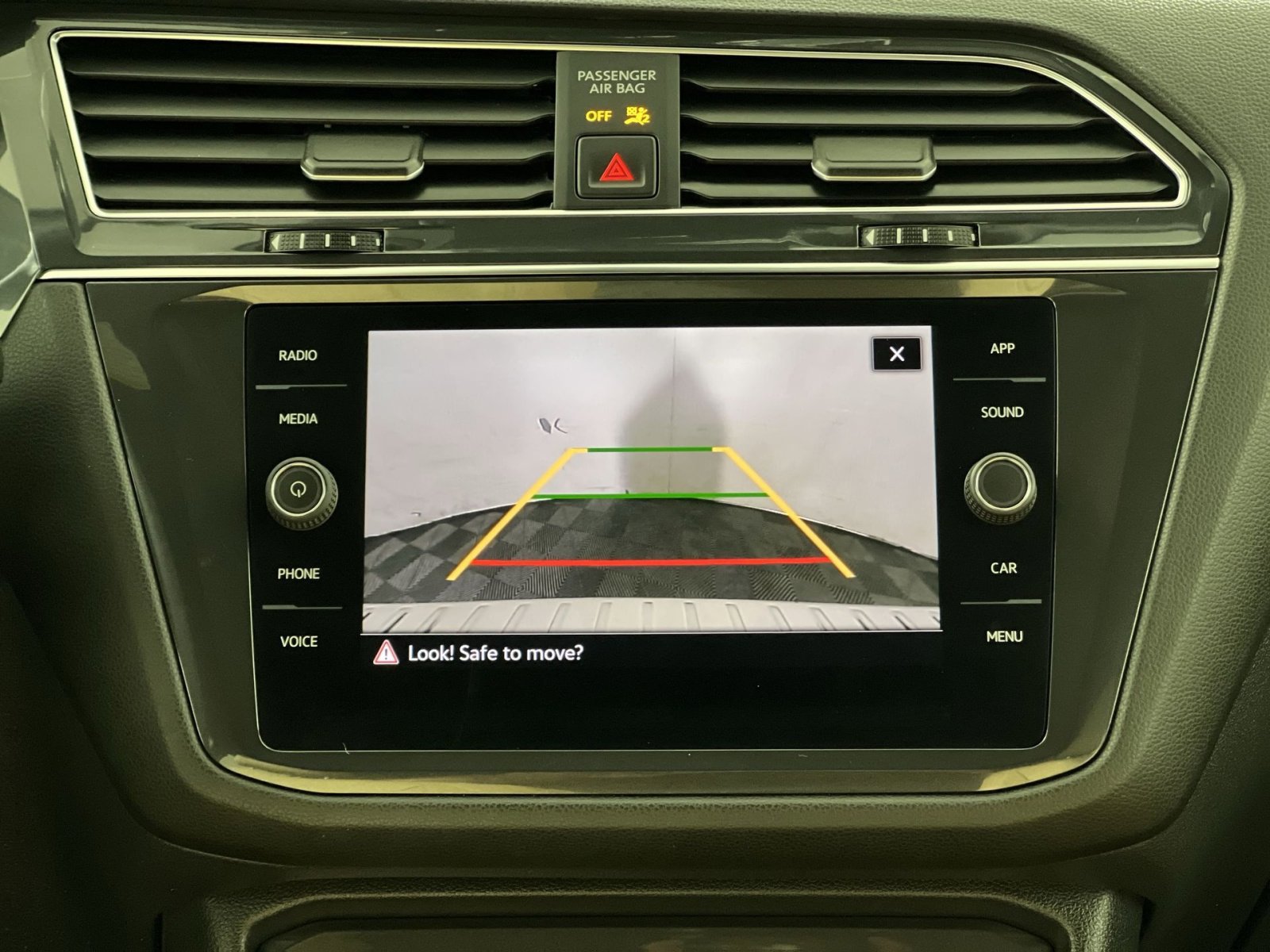 Used 2022 Volkswagen Tiguan SE image 19