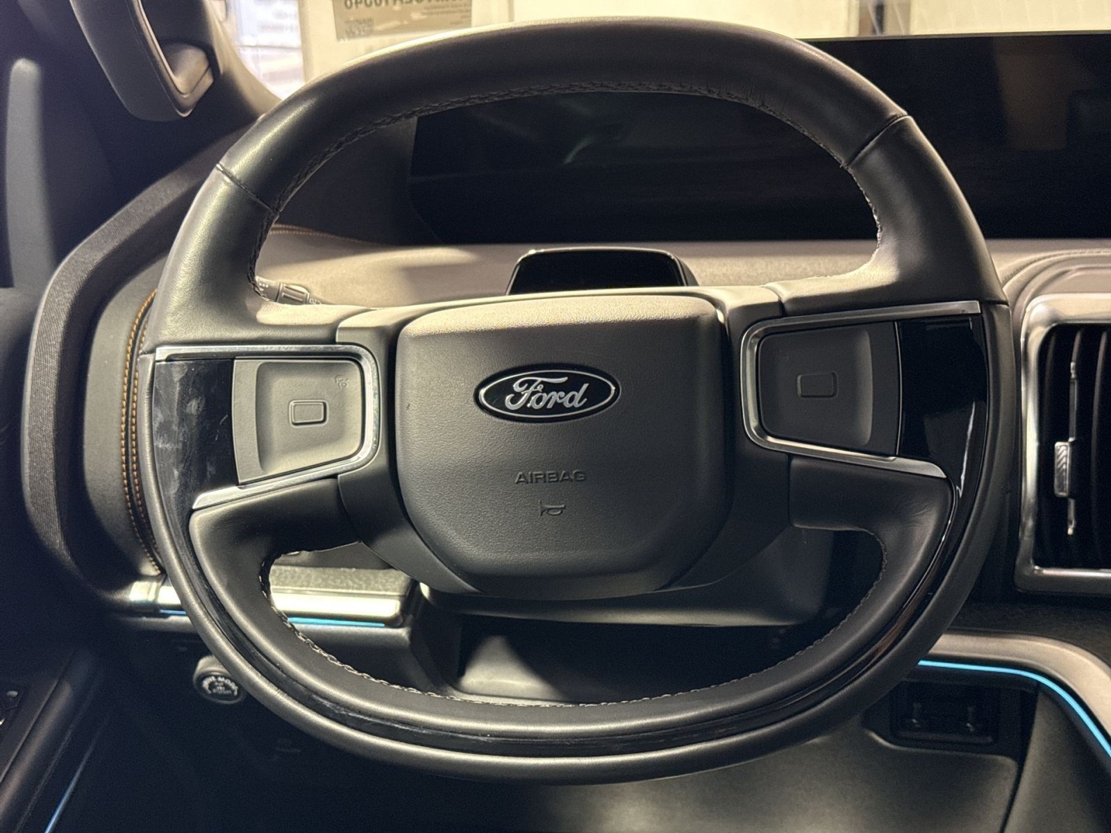 Used 2025 Ford Expedition Tremor AWD/4WD image 17