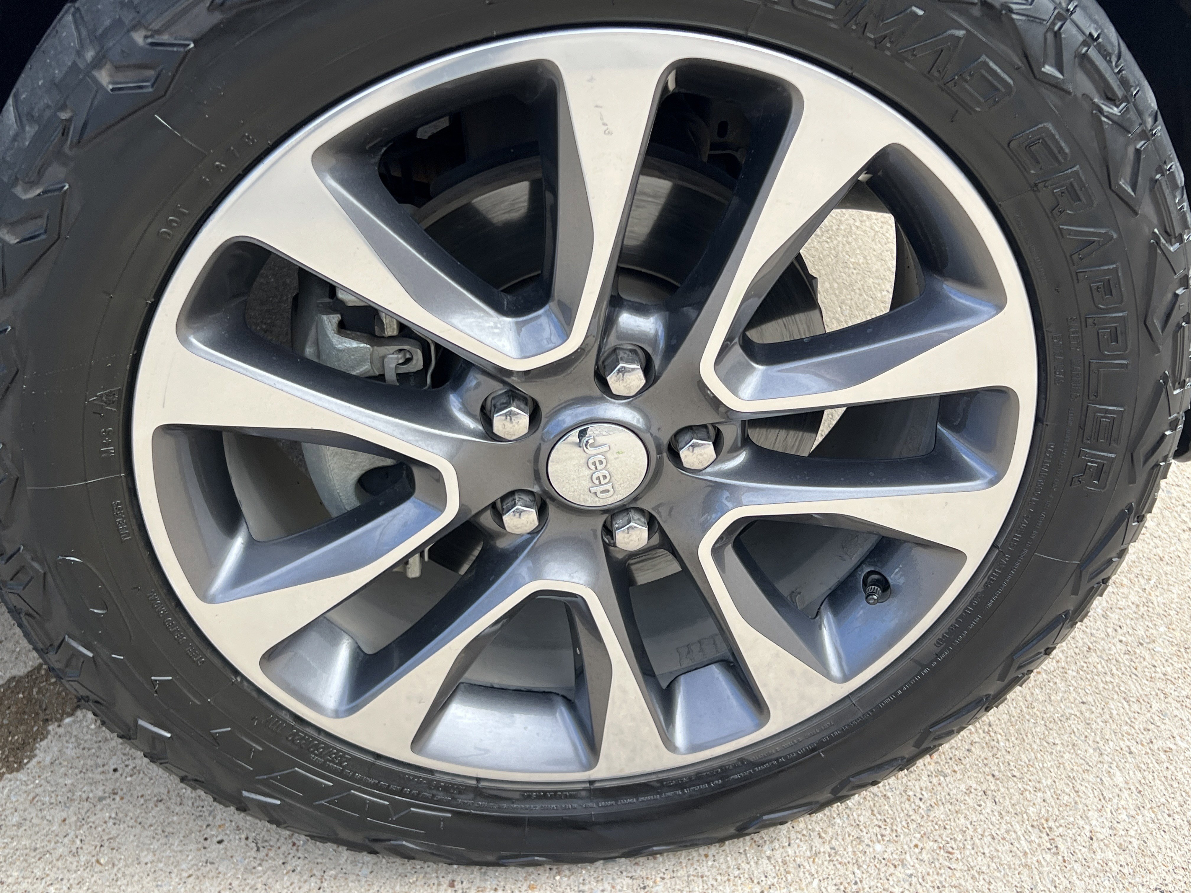 Used 2017 Jeep Grand Cherokee Overland w/ Jeep Active Safety Group image 12