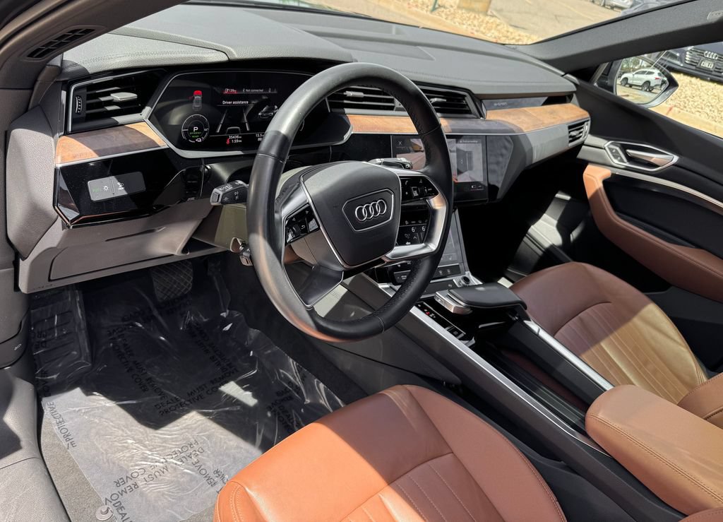 Used 2022 Audi e-tron Premium w/ Convenience Plus Package AWD/4WD image 17