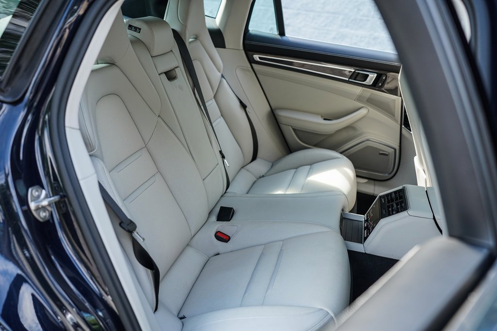 Used 2022 Porsche Panamera 4S w/ Premium Package image 25
