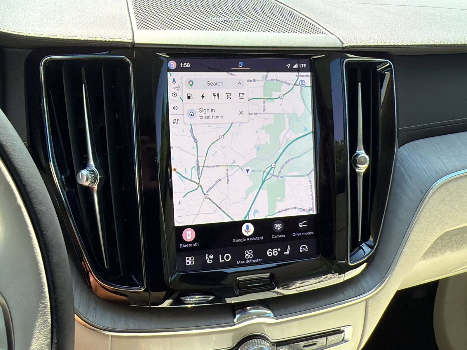 Certified 2024 Volvo XC60 T8 Ultimate w/ Protection Package Premier AWD/4WD image 19