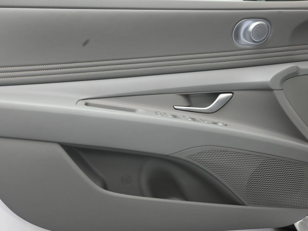 Certified 2025 Hyundai Elantra Sport FWD image 23