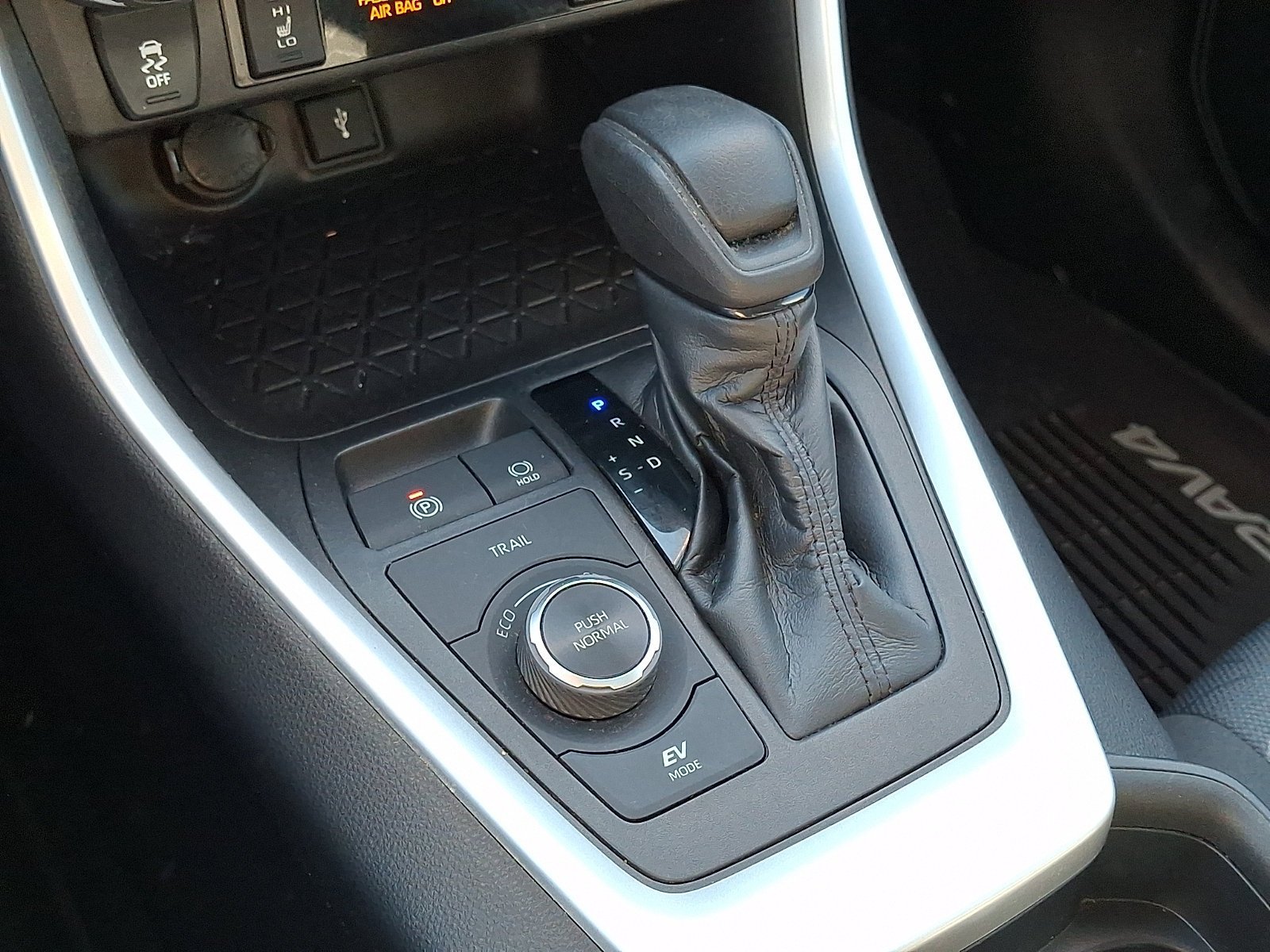 Used 2021 Toyota RAV4 XLE w/ Convenience Package AWD/4WD image 17