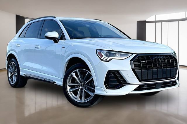 Used 2023 Audi Q3 2.0T Premium Plus w/ Premium Plus Package AWD/4WD image 3