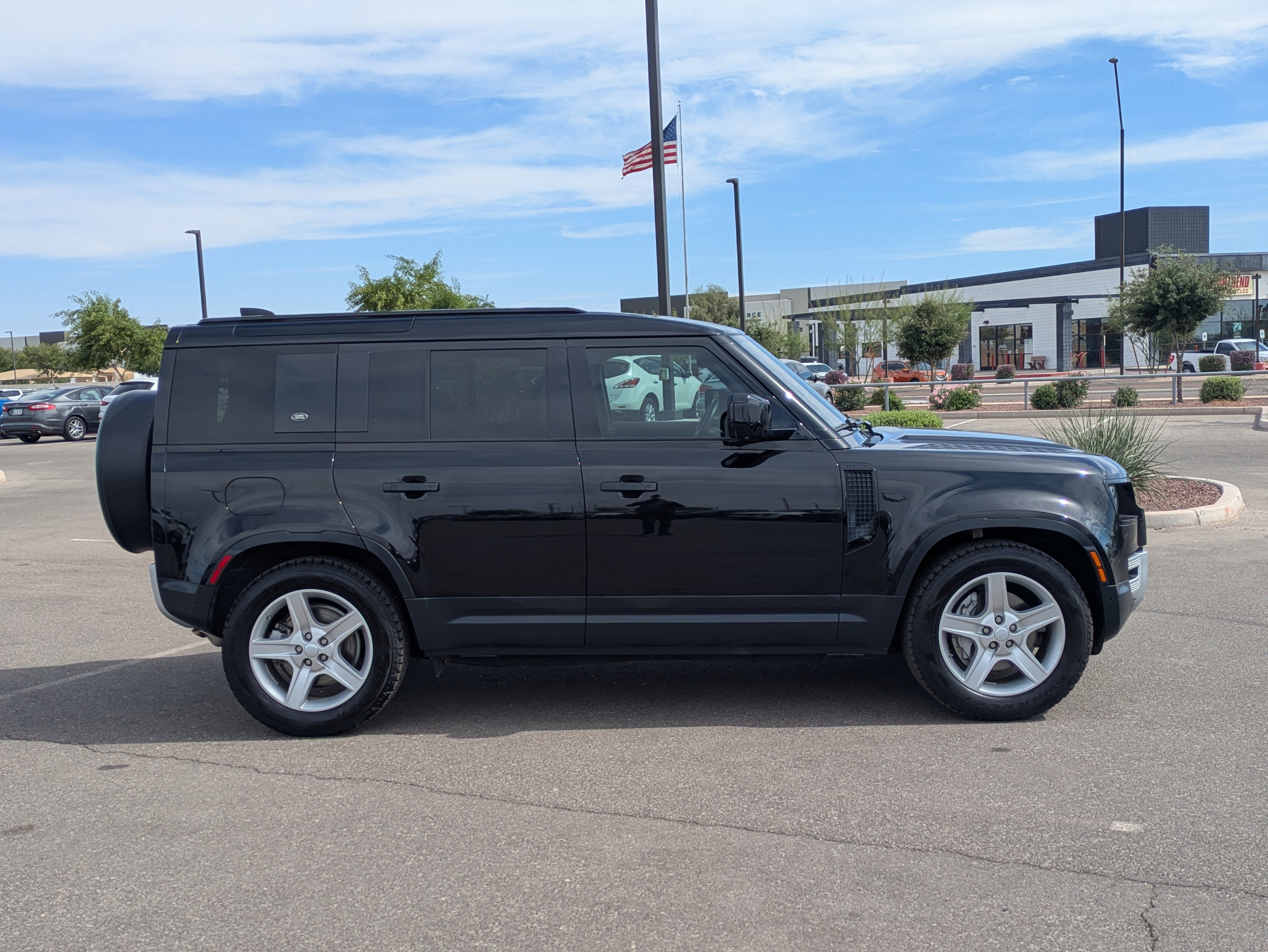 Used 2020 Land Rover Defender 110 SE image 6