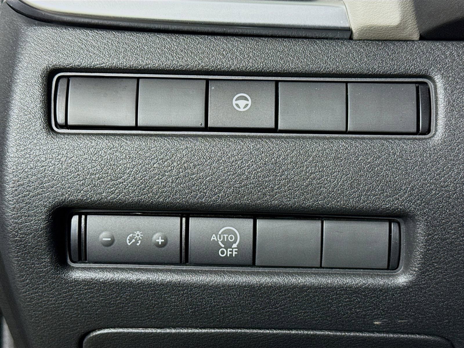 Used 2023 Nissan Rogue SV AWD/4WD image 11