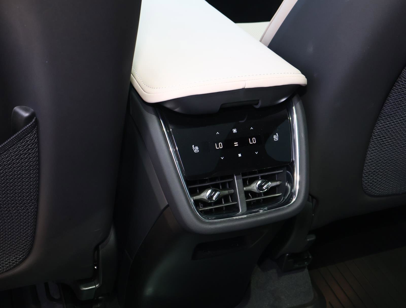 Used 2025 Volvo EX90 Ultra image 13