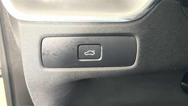 Used 2023 Volvo XC60 B5 Core w/ Climate Package AWD/4WD image 18