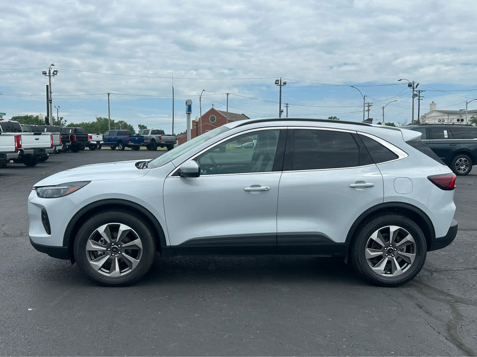 Used 2025 Ford Escape Platinum AWD/4WD image 1