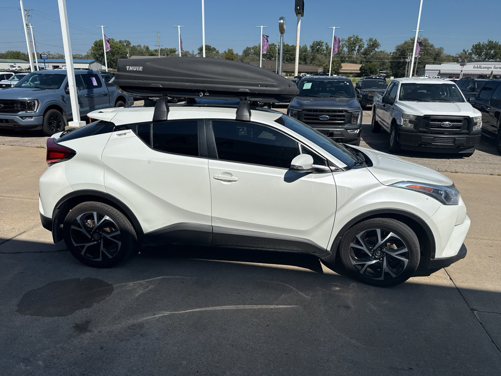 Used 2018 Toyota C-HR XLE FWD image 3