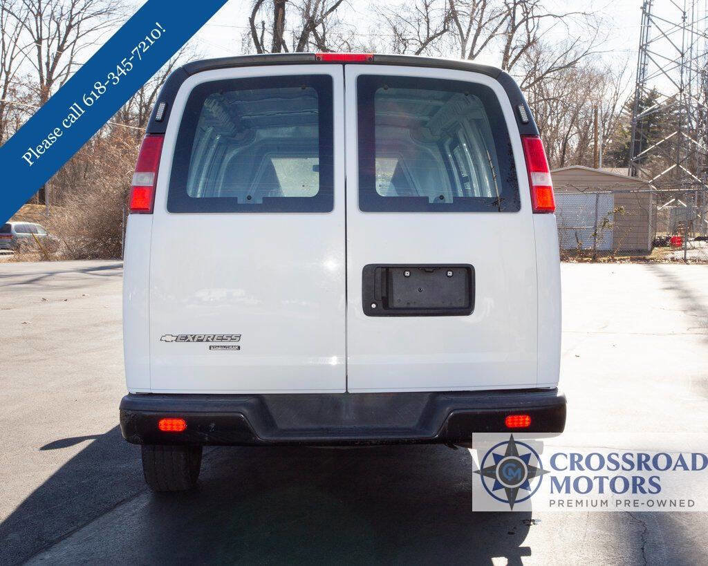 Used 2016 Chevrolet Express 2500 RWD image 4
