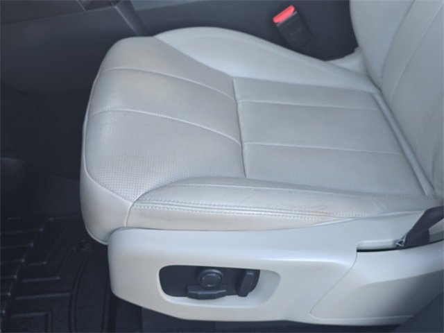 Used 2020 Land Rover Discovery SE image 30