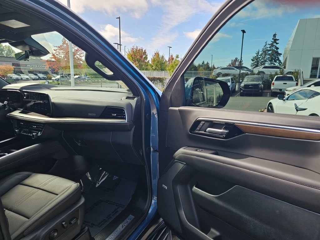 Used 2026 Chevrolet Tahoe High Country w/ Sun And Tow Package AWD/4WD image 12