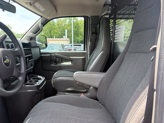 Used 2025 Chevrolet Express 2500 w/ Driver Convenience Package RWD image 28