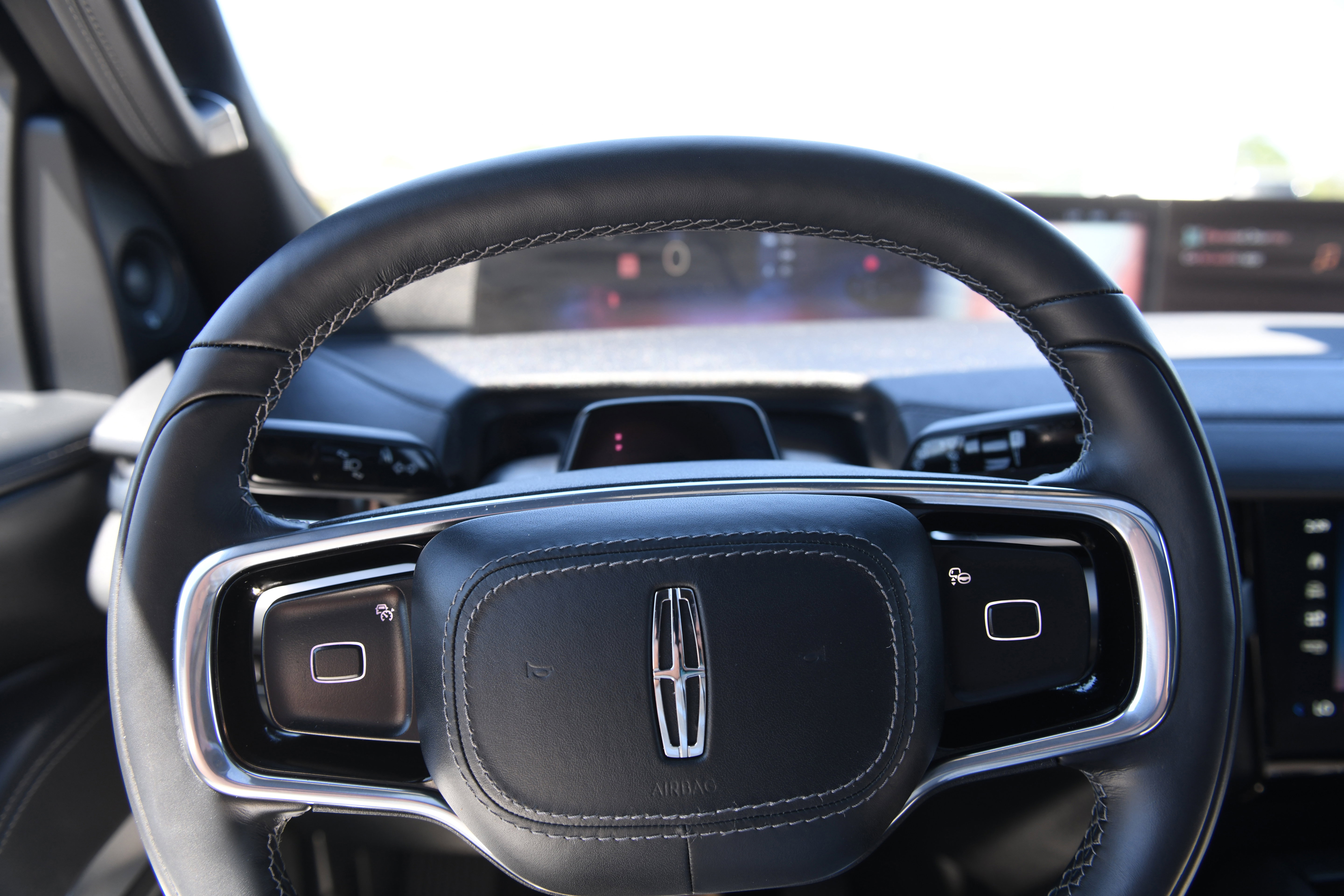 Used 2025 Lincoln Navigator Reserve w/ Jet Appearance Package image 34