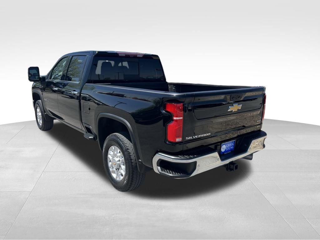 Used 2024 Chevrolet Silverado 2500 LTZ w/ LTZ Premium Package AWD/4WD image 4