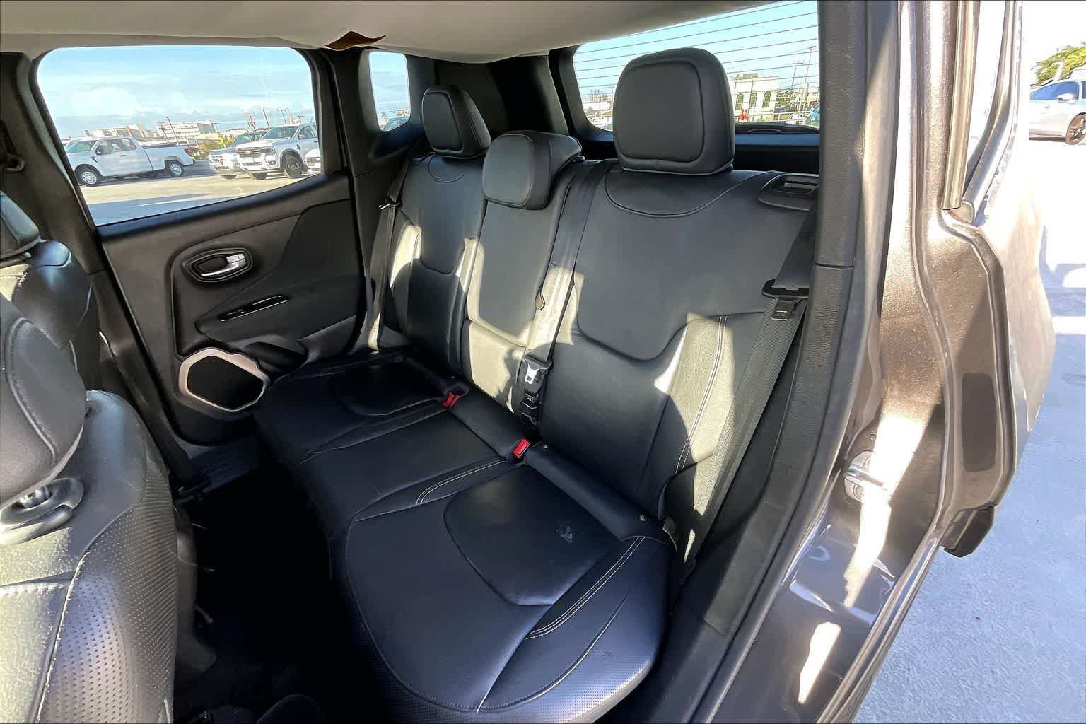 Used 2016 Jeep Renegade Limited FWD image 29