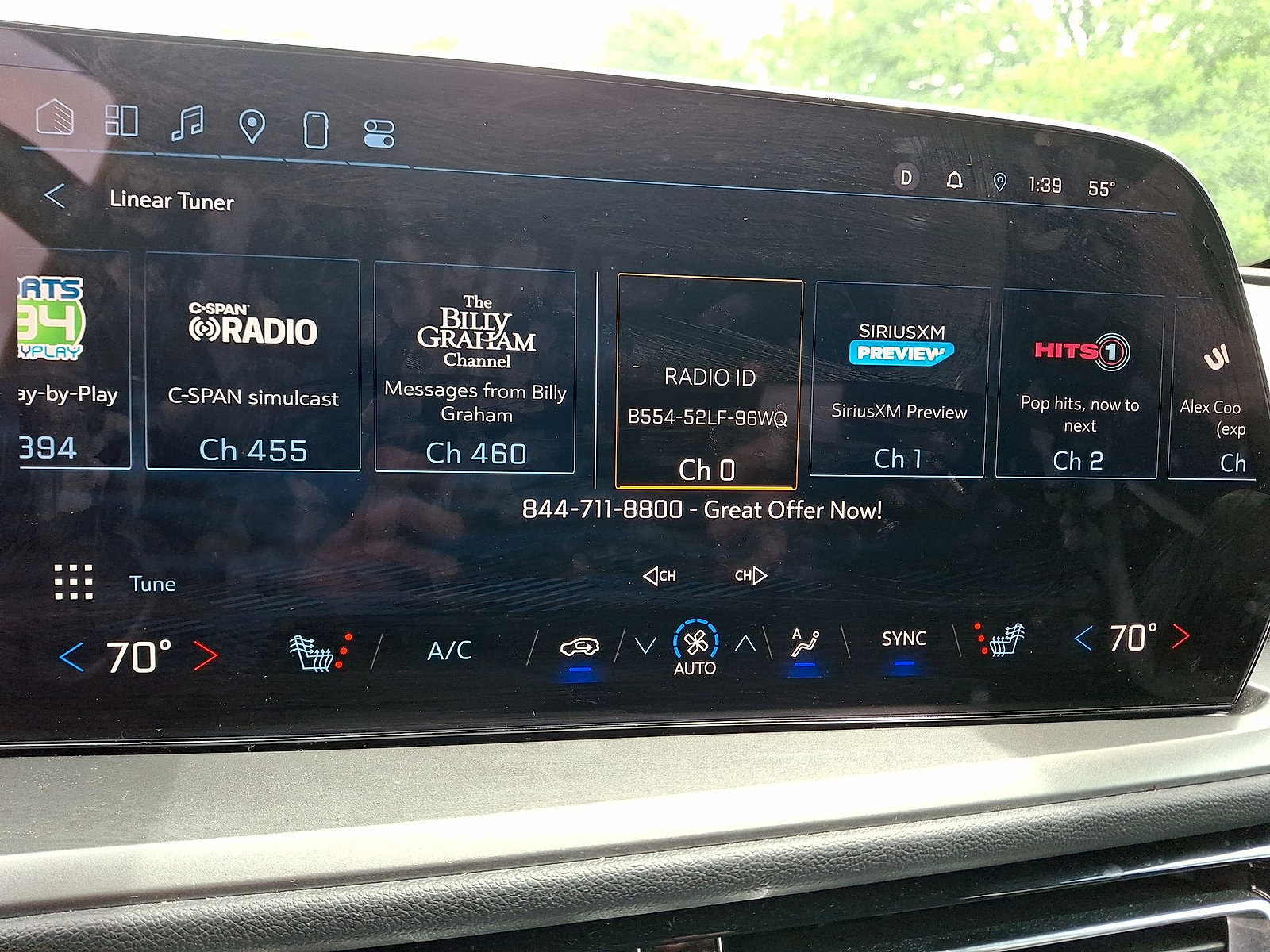 Used 2025 Chevrolet Traverse LT FWD image 19