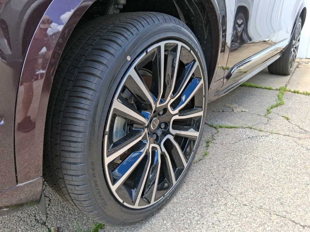 New 2026 Volvo XC90 B6 Plus w/ Protection Package Premier AWD/4WD image 4