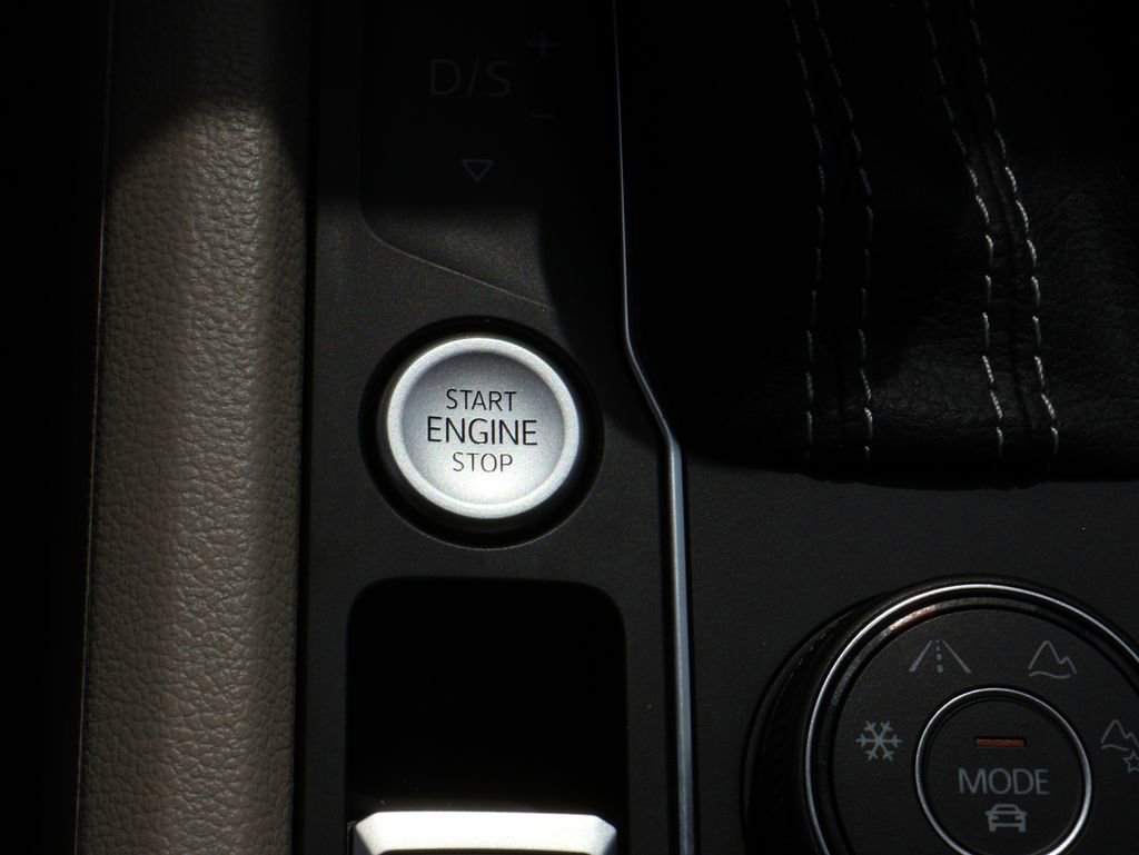 Certified 2023 Volkswagen Atlas SEL Premium image 34