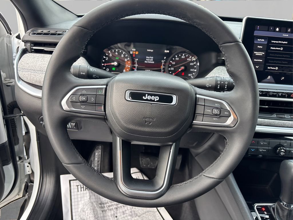 Used 2023 Jeep Compass Latitude image 23