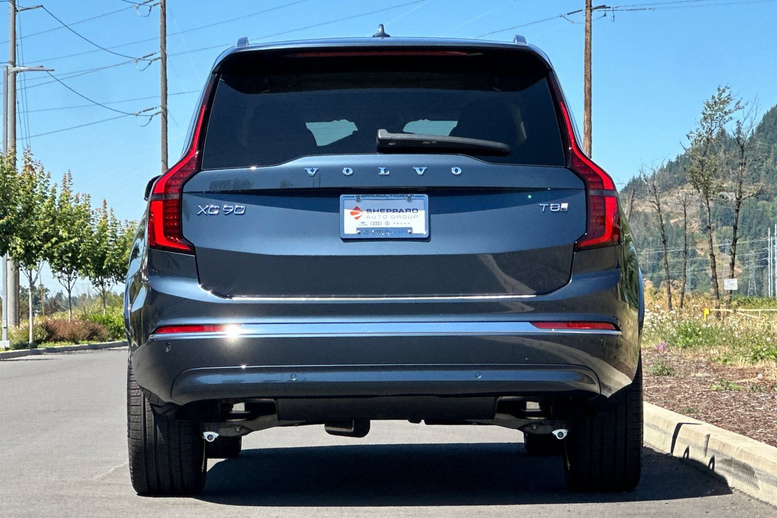 New 2026 Volvo XC90 T8 Plus w/ Protection Package AWD/4WD image 4