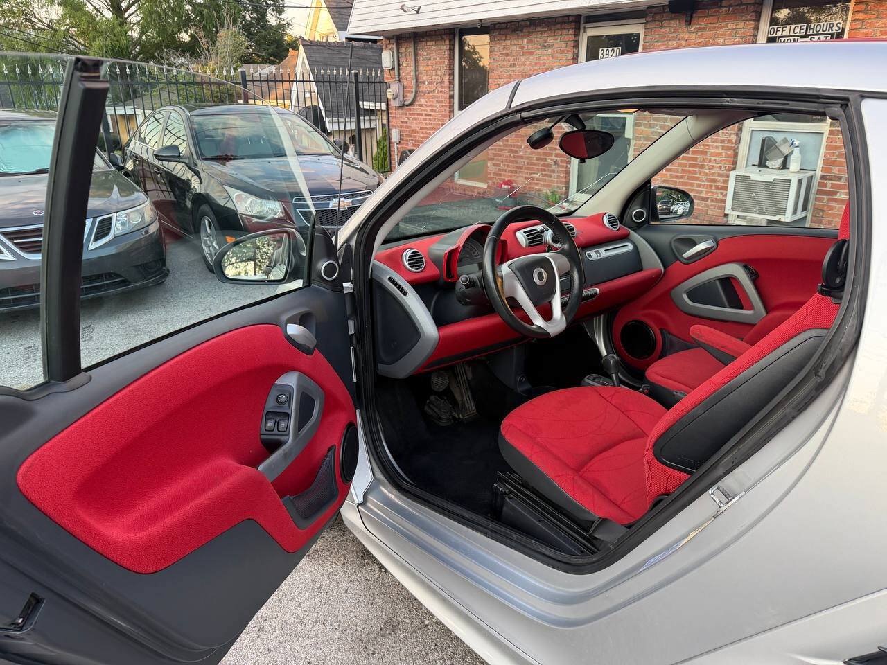 Used 2013 smart fortwo passion RWD image 9