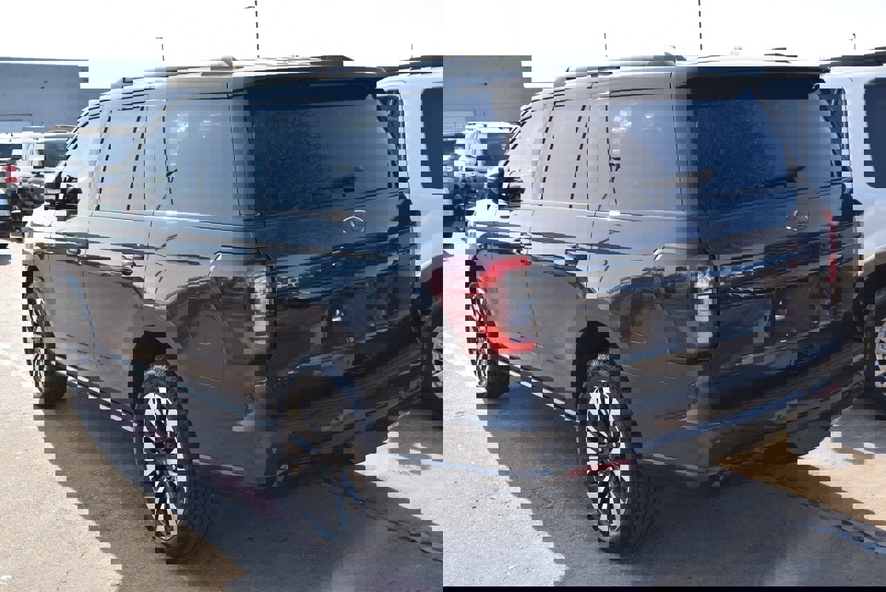 Used 2023 Ford Expedition Limited image 8